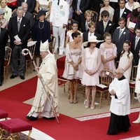 Los Grimaldi observan la llegada de Alberto de Mónaco al altar