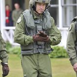 Guillermo de Inglaterra antes de pilotar un helicóptero en Canadá