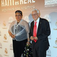 El Padre Ángel y la Embajadora de Haití en España en la cena benéfica por Haití