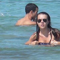 Andrea Guasch bañándose en el mar en Ibiza