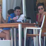 Álex Lecquio y Andrea Guasch comiendo en Ibiza
