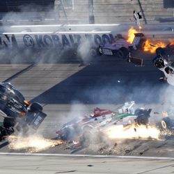 Brutal accidente de Dan Wheldon en el circuito de las Vegas