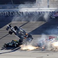 Brutal accidente de Dan Wheldon en el circuito de las Vegas