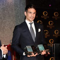 José María Manzanares posa con sus galardones en los premios taurinos 'Páginas de la Historia'