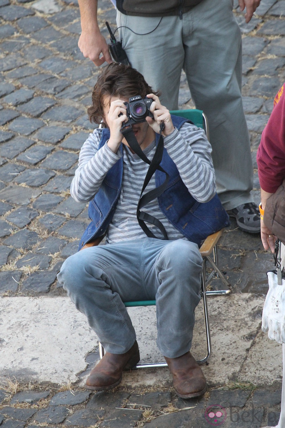 Emile Hirsch realiza fotografías en el rodaje de 'Venuto al mondo' en Roma