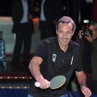 Álex Corretja juega al ping pong en un acto solidario en Barcelona