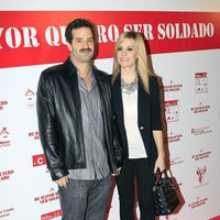 Luis Rayo y Alexandra Jiménez en el estreno de 'De mayor quiero ser soldado'