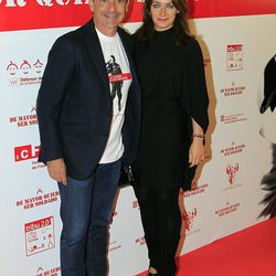 Emilio Sánchez Vicario y Simona Brozetti en el estreno de 'De mayor quiero ser soldado'