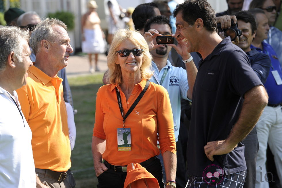 Johan Cruyff charla con Miguel Ángel Nadal en el Castelló Masters de Golf