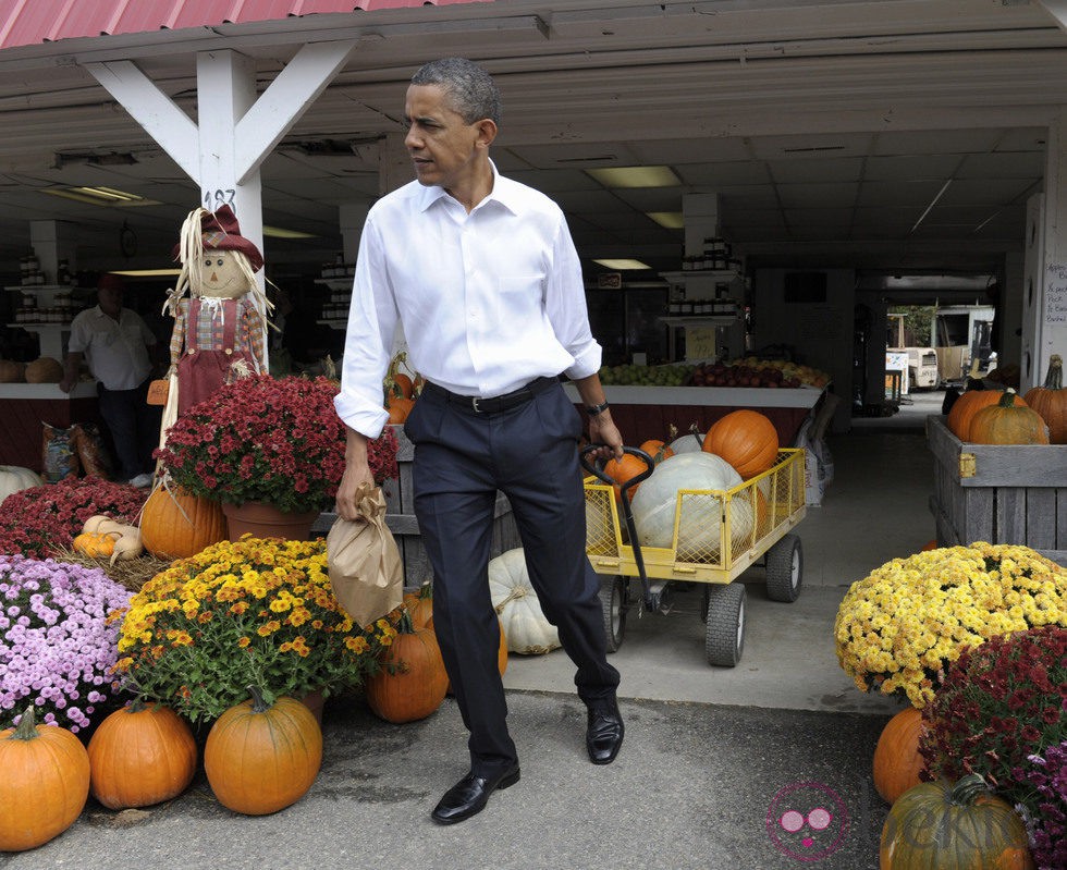 El presidente Barack Obama en busca de la calabaza perfecta