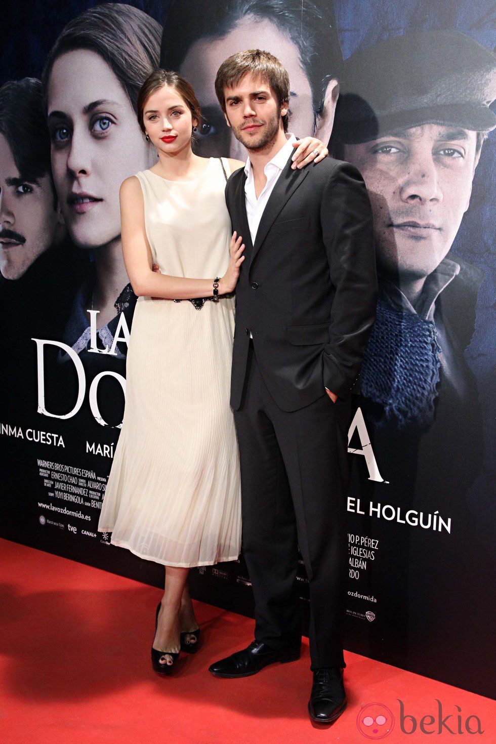Marc Clotet y Ana de Armas en el estreno de 'La voz dormida' en Madrid