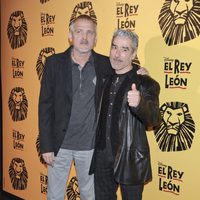 Jordi Rebellón y Sergio Pazos en el estreno del musical 'El Rey León' en Madrid