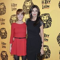 Bárbara Muñoz y Elia Galera en el estreno del musical 'El Rey León' en Madrid