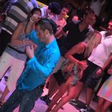 El Príncipe Harry de Inglaterra baila borracho en una fiesta en Croacia