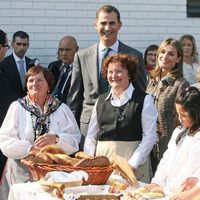 Los Príncipes de Asturias durante su visita a San Tirso de Abres en Asturias