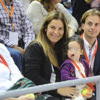 Arantxa Sánchez Vicario, Josep Santacana y su hija en el partido homenaje a Andrés Gimeno