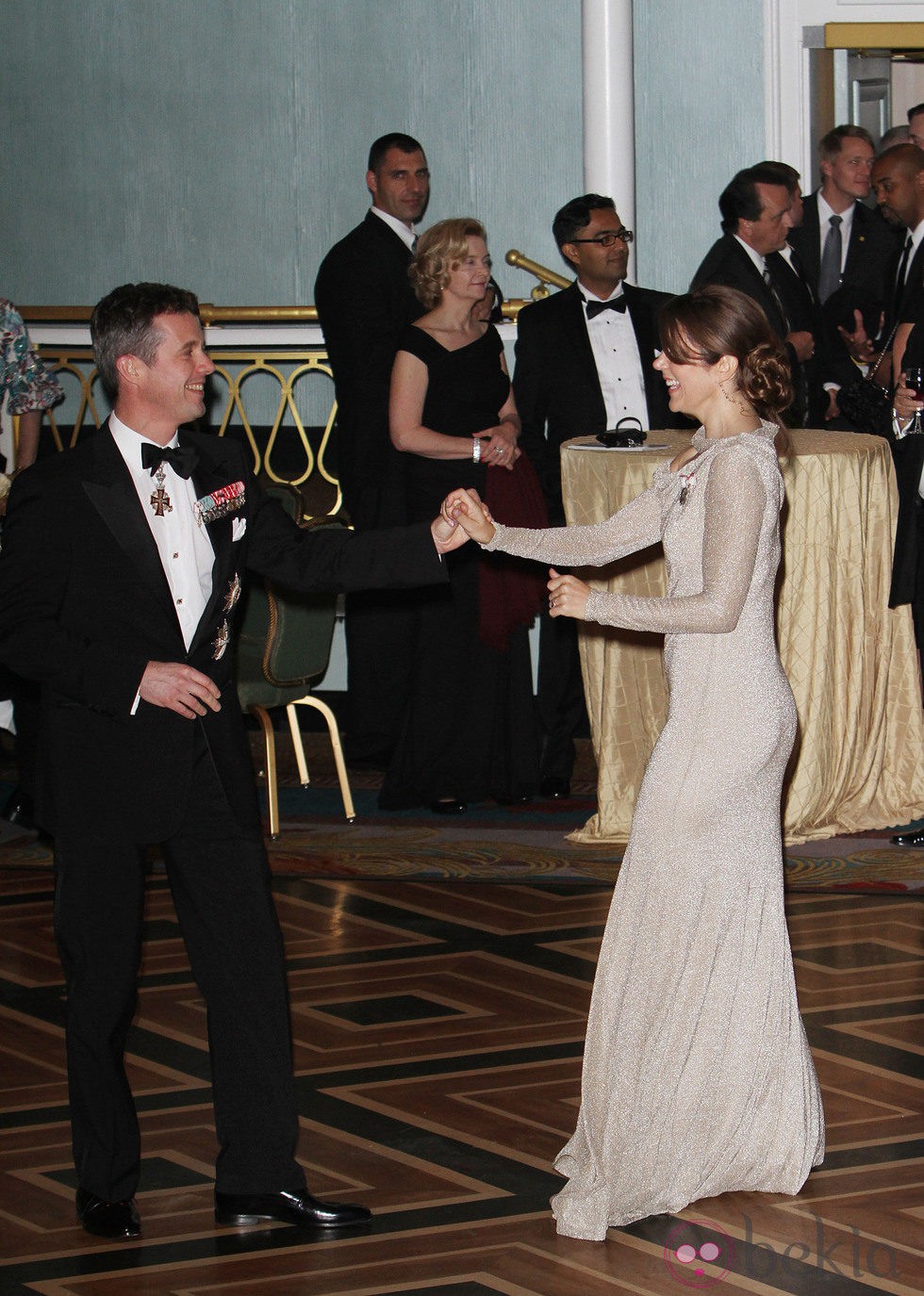Federico y Mary de Dinamarca bailando en los 100 años de la Fundación Américo-Escandinava