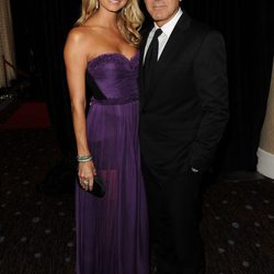Stacy Keibler y George Clooney en los Hollywood Awards 2011