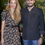 Emiliano Suárez y Carola Baleztena en el estreno de 'El mundo entero'