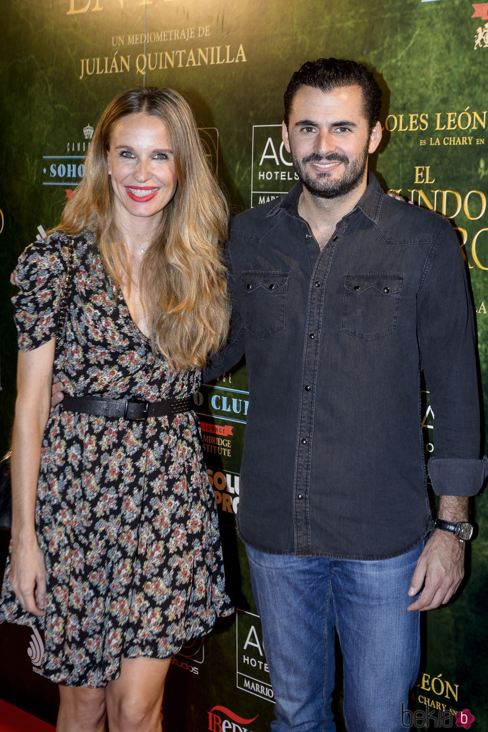 Emiliano Suárez y Carola Baleztena en el estreno de 'El mundo entero'