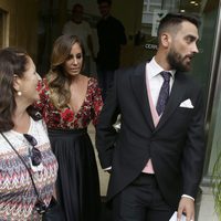 Anabel Pantoja y su novio Juanlu saliendo de la peluquería para ir a la boda de Kiko Rivera e Irene Rosales