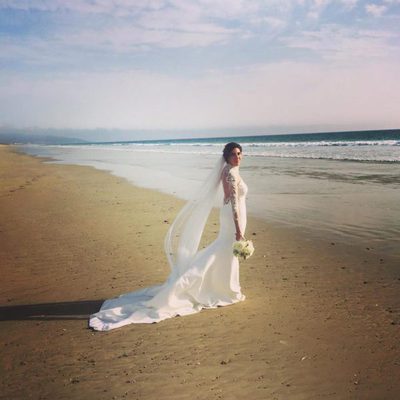 Paz Padilla luce su espectacular vestido a la orilla de la playa
