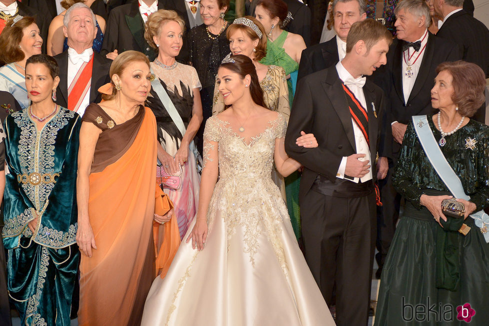 Elia Zaharia charla con Farah Pahlavi y Leka de Albania con la Reina Sofía en su boda