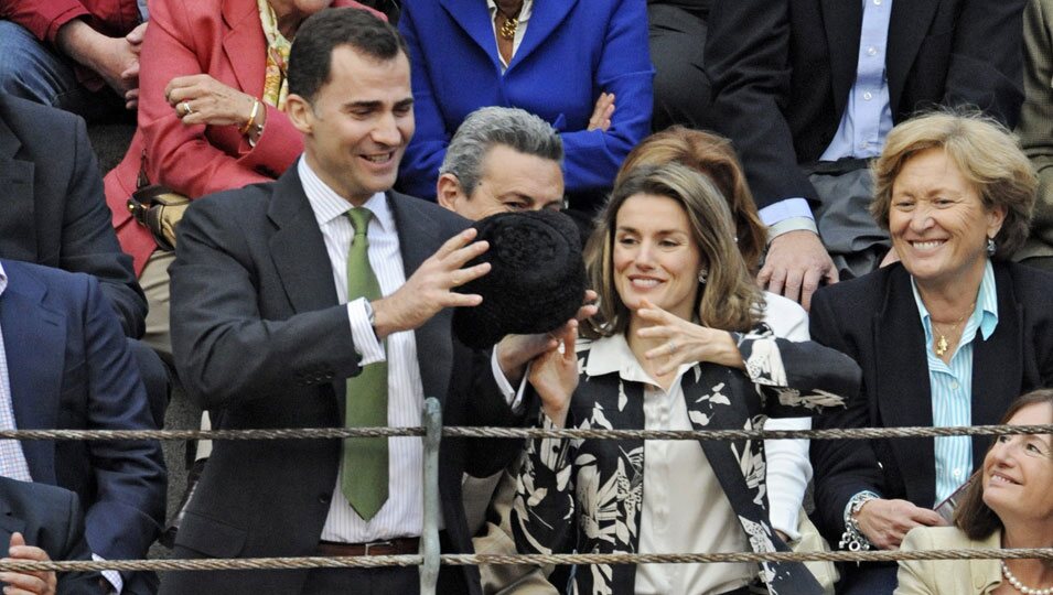 Los Reyes Felipe y Letizia reciben la montera de Miguel Abellán en Las Ventas