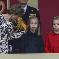 La Reina Letizia, la Princesa Leonor y la Infanta Sofía en el Día de la Hispanidad 2016