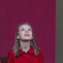 La Infanta Sofía mira al cielo en el Día de la Hispanidad 2016