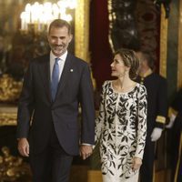 Los Reyes Felipe y Letizia en la recepción del Día de la Hispanidad 2016