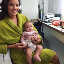 Malena Costa con su hija Matilda en una sesión de fotos