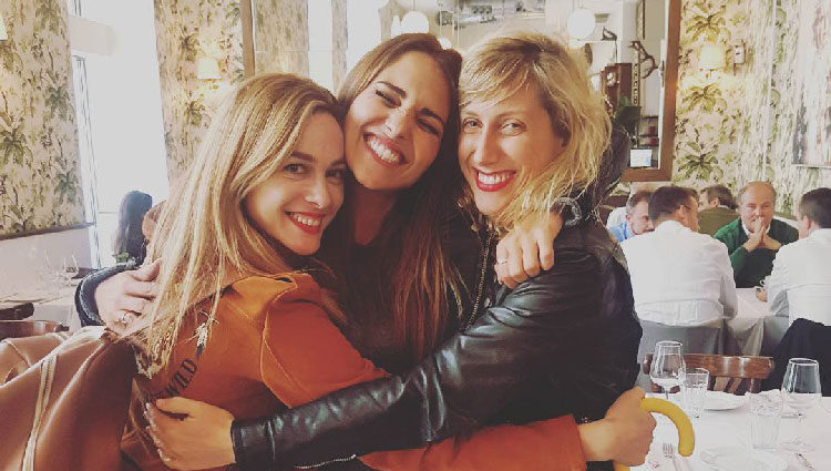 Marta Hazas, Cecilia Freire y Paula Echevarría fundidas en un abrazo