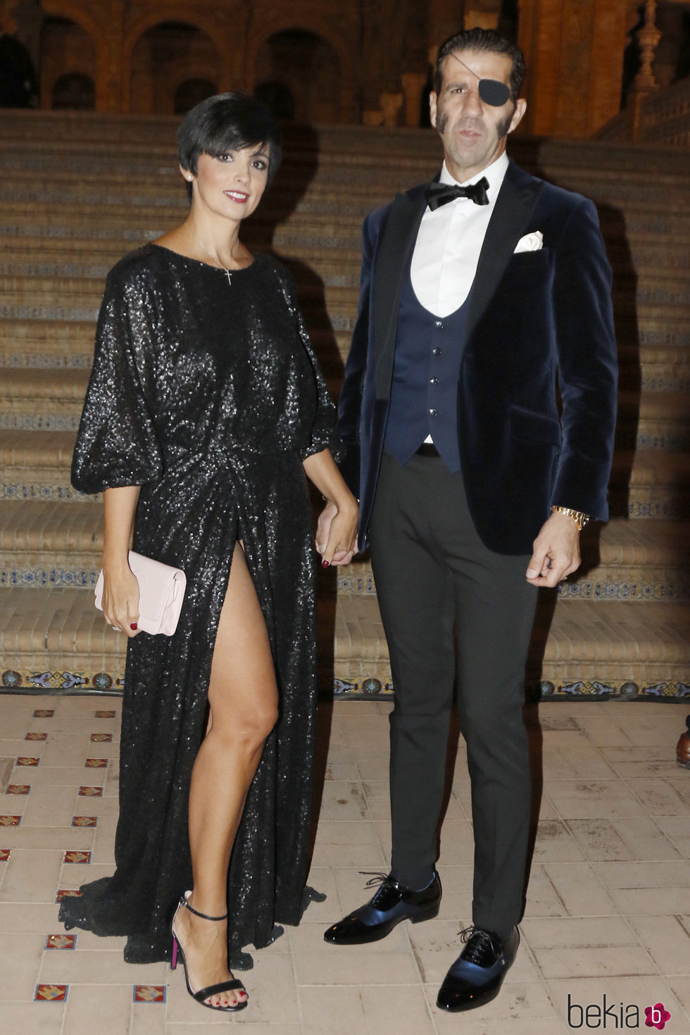 Juan José Padilla y su mujer Lidia Cabello durante la X Edición de los Premios Escaparate en Sevilla.