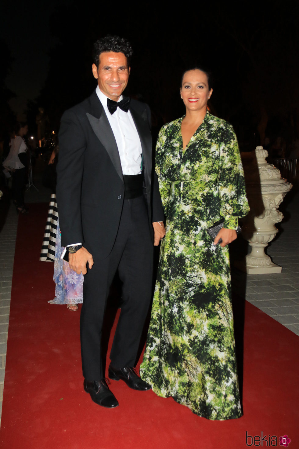 Óscar Higares y su mujer Sandra Álvarez durante la X Edicion de los Premios Escaparate en Sevilla.