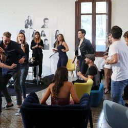 Mireia, Javián, Álex Casademunt y Geno cantan 'Te quiero más' junto a sus compañeros en el documental 'OT: El Reencuentro'
