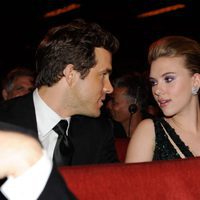Ryan Reynolds y Scarlett Johansson en los Tony Awards 2010