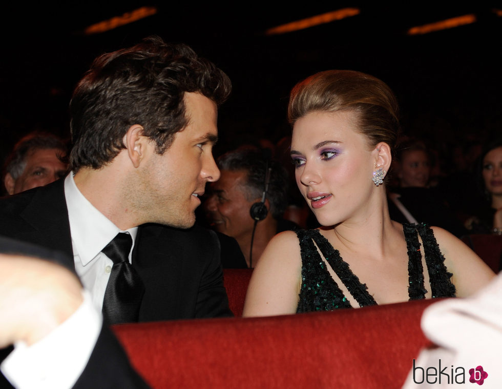 Ryan Reynolds y Scarlett Johansson en los Tony Awards 2010 ...