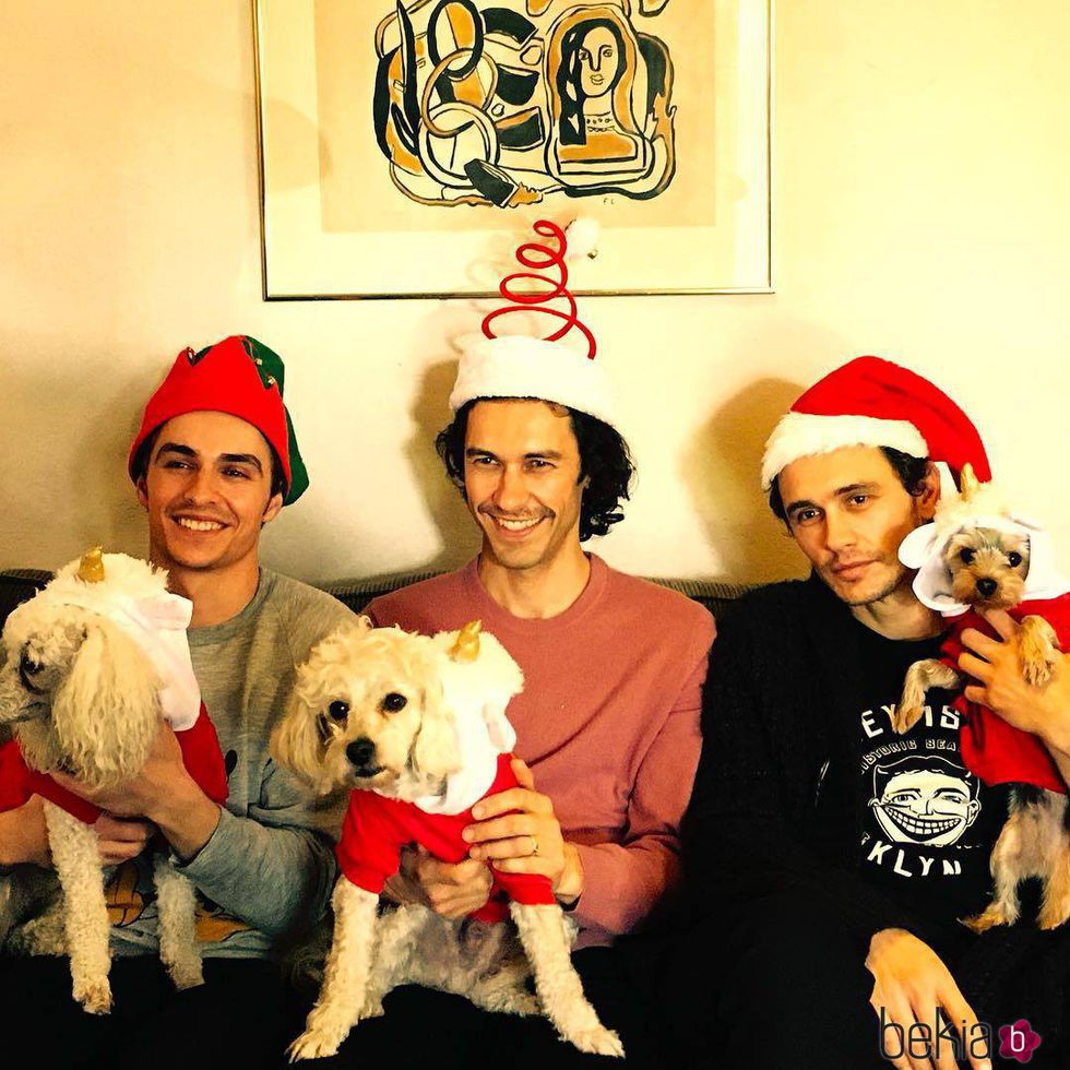 Dave, James y Tom Franco celebrando la Navidad