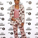 Fleur East en la alfombra roja de los BBC Radio 1's Teen Awards 2016