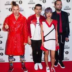 DNCE en la alfombra roja de los BBC Radio 1's Teen Awards 2016