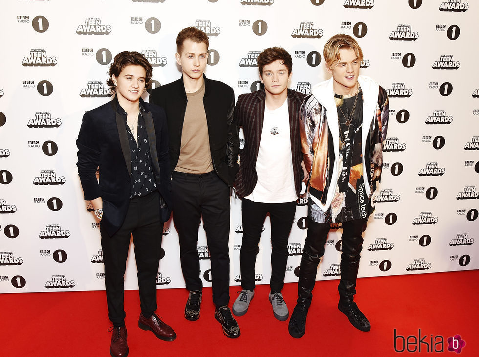 The Vamps en la alfombra roja de los BBC Radio 1's Teen Awards 2016