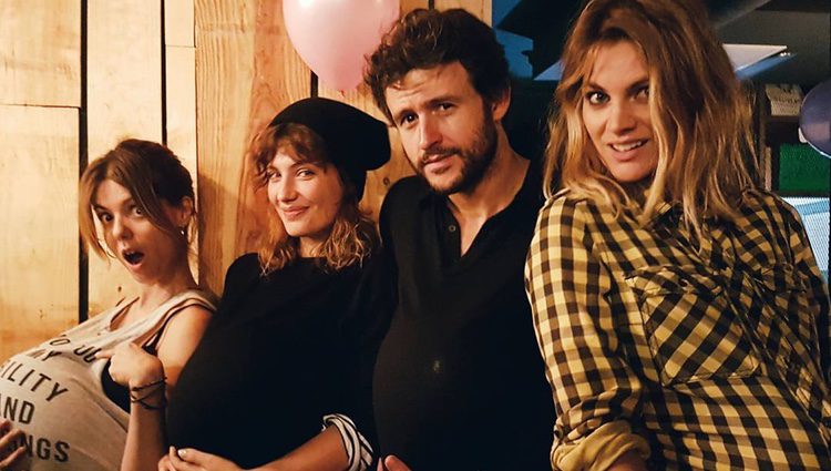 Manuela Velasco celebrando su cumpleaños con Miriam Giovanelli, Diego Martín y Amaia Salamanca