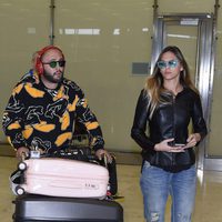 Kiko Rivera e Irene Rosales en el aeropuerto de Madrid tras su luna de miel