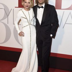 Ana Fernández y Adrián Roma en los Elle Style Awards 2016