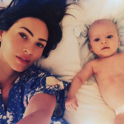 Megan Fox comparte en Instagram la primera fotografía junto a su tercer hijo