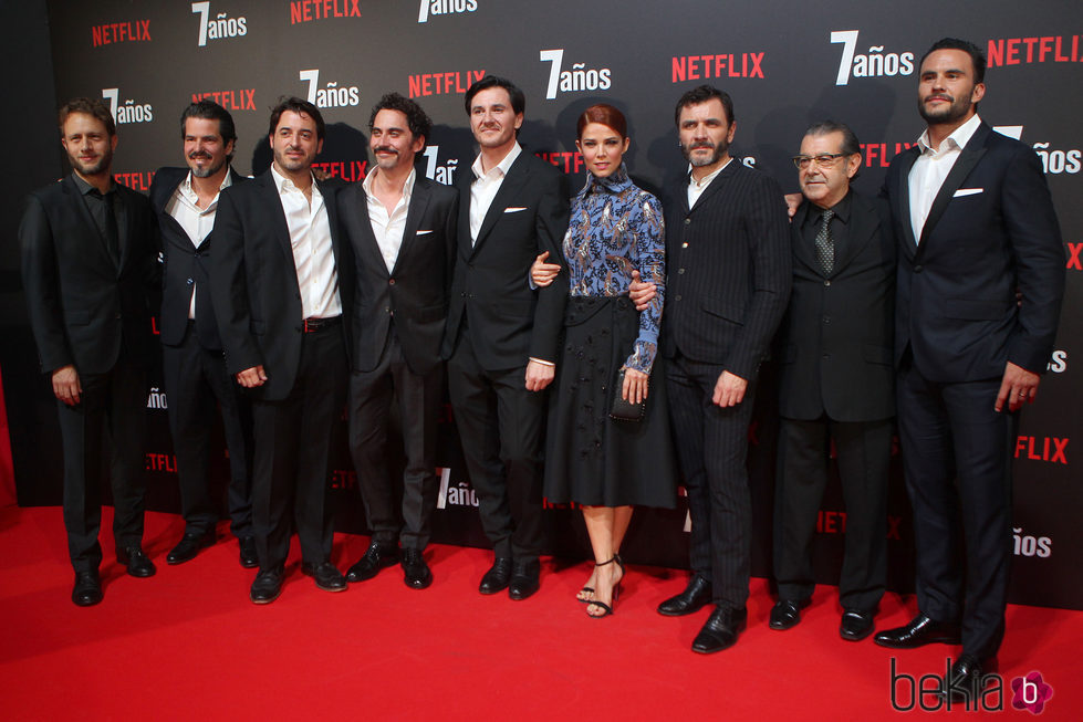 Roger Gual, Juana Acosta, Paco León, Juan Pablo Raba, Alex Brendemühl y Manuel Morón en la premiere de '7 años' en Madrid