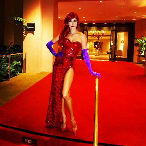 Alessandra Ambrosio se viste de Jessica Rabbit para