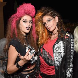 Cindy Crawford y su hija escogen un disfraz punky para celebrar Halloween 2016