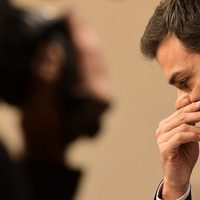 Pedro Sánchez muy emocionado en su despedida tras renunciar a su escaño del Congreso